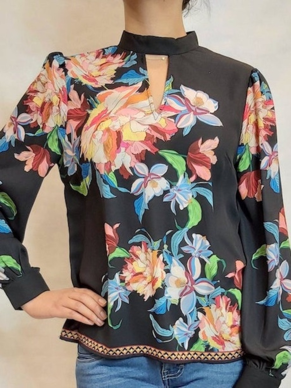 Jealous Tomato Black Multi Floral Keyhole Mock-Neck Blouse size medium